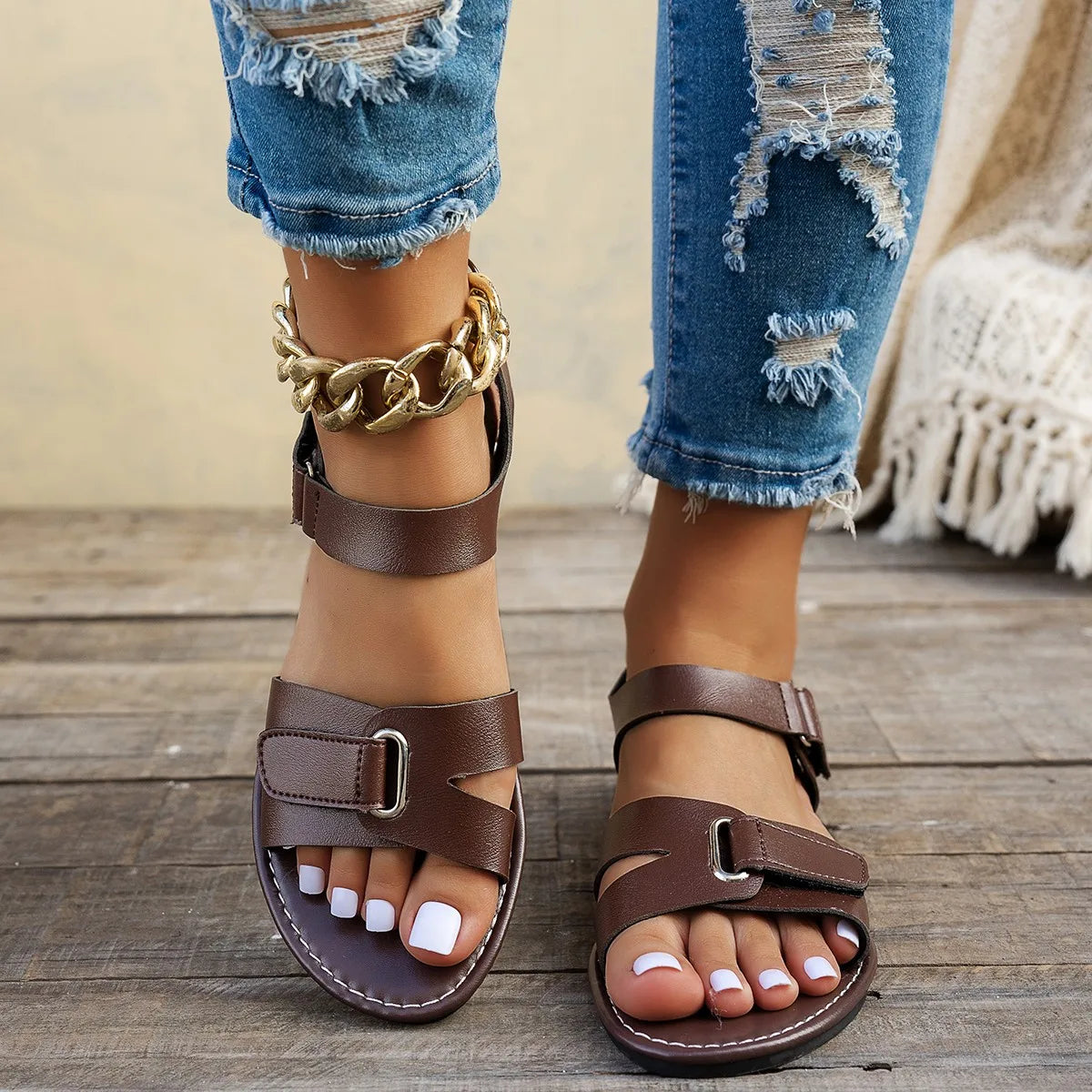 Sandales Plates Femme à Boucle Métallique et Velcro – Style Romain Décontracté pour l’Été