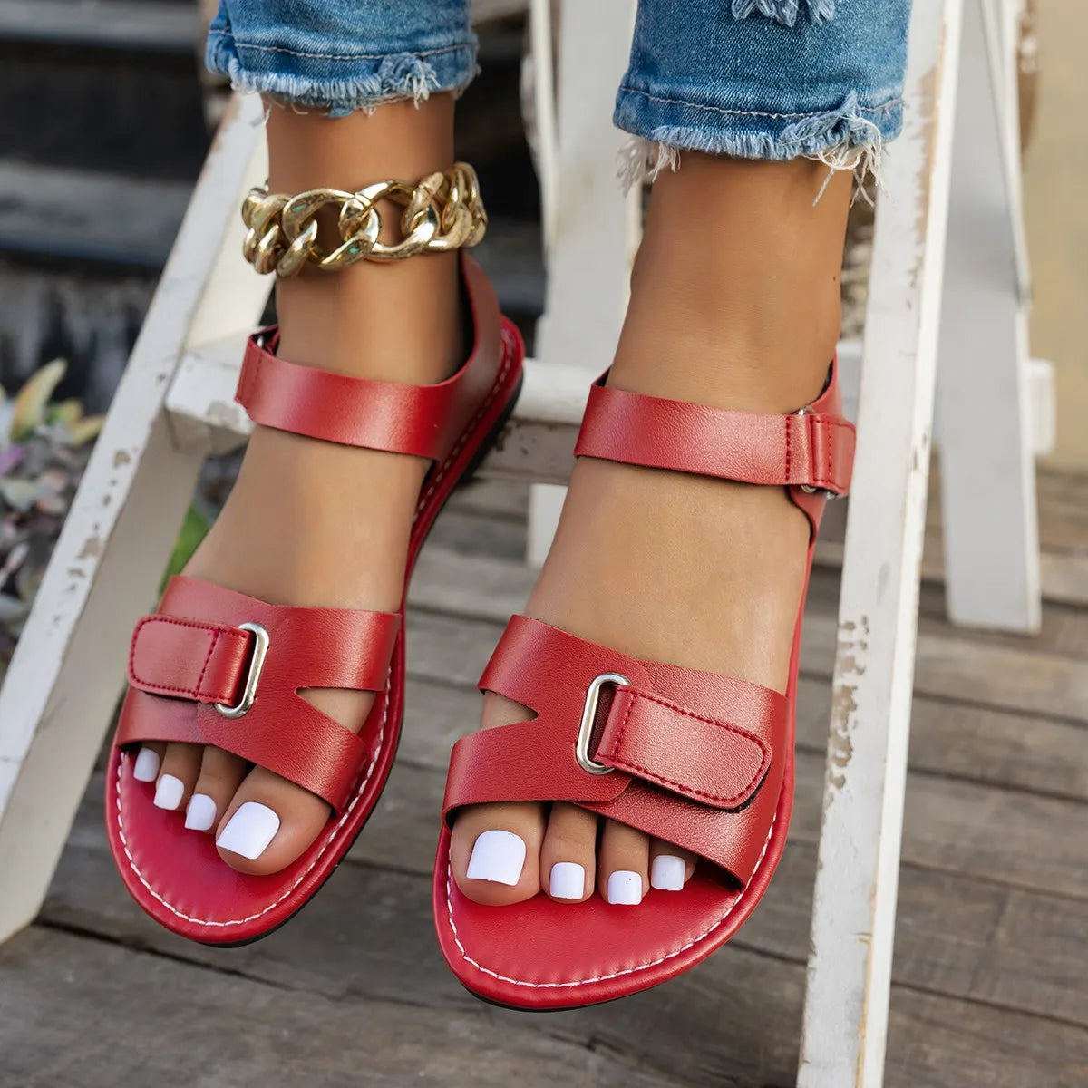 Sandales Plates Femme à Boucle Métallique et Velcro – Style Romain Décontracté pour l’Été